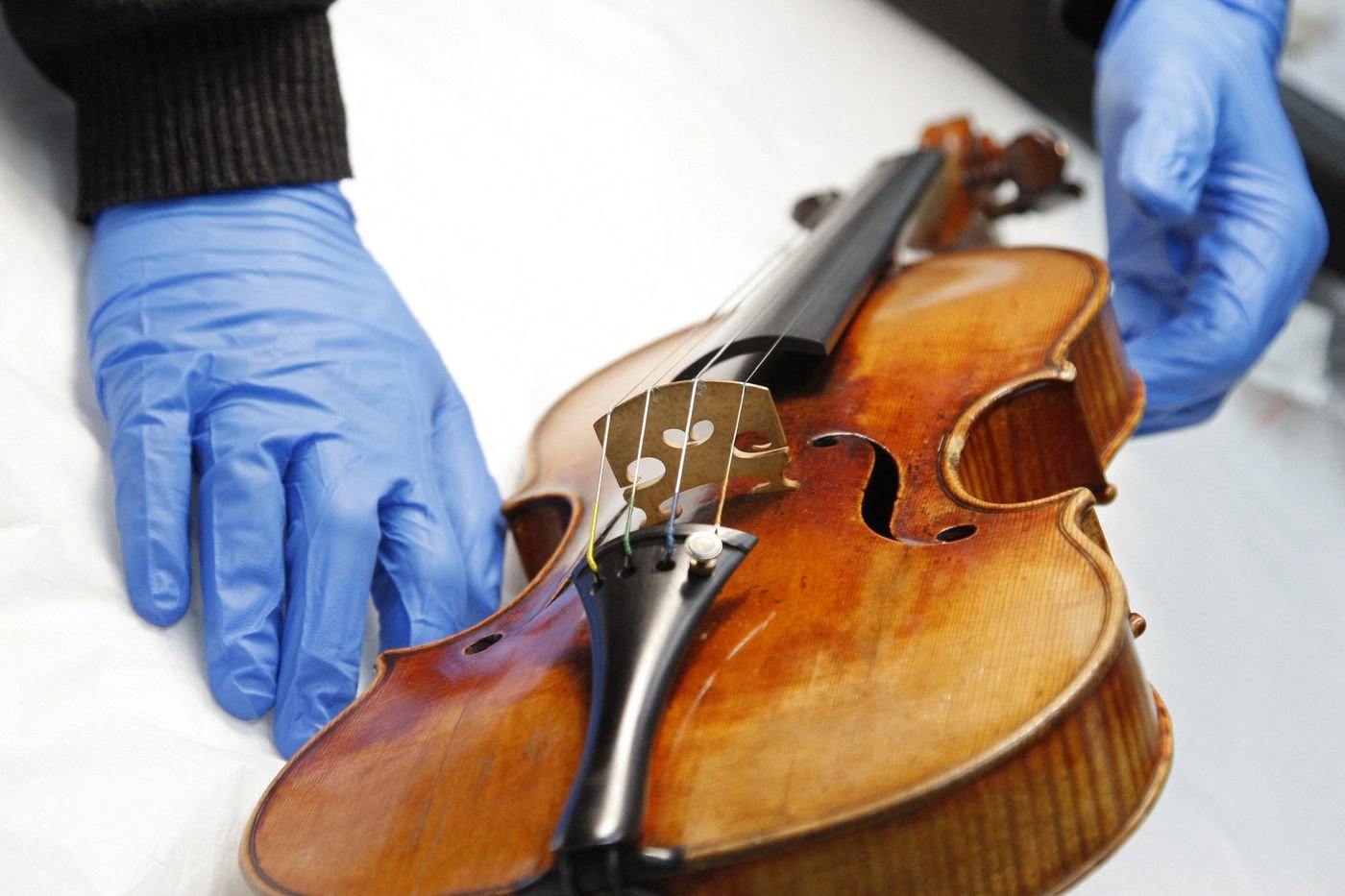 Des instruments de musique anciens au microscope